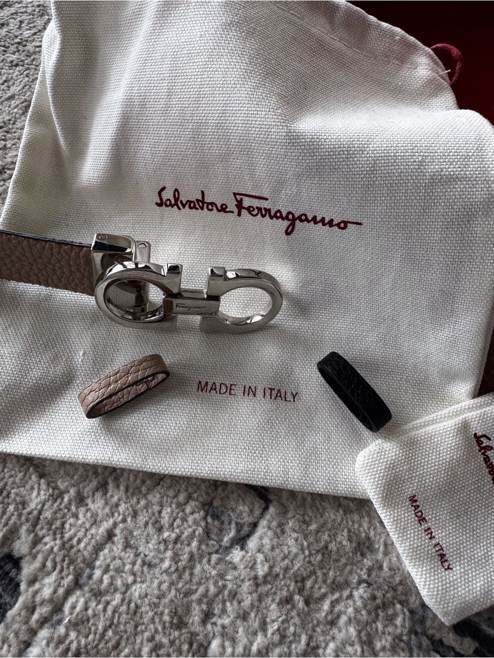 Salvatore Ferragamo Women Two-Tone Reversible Leather Belt in Beige and Black - Picture 10 of 14